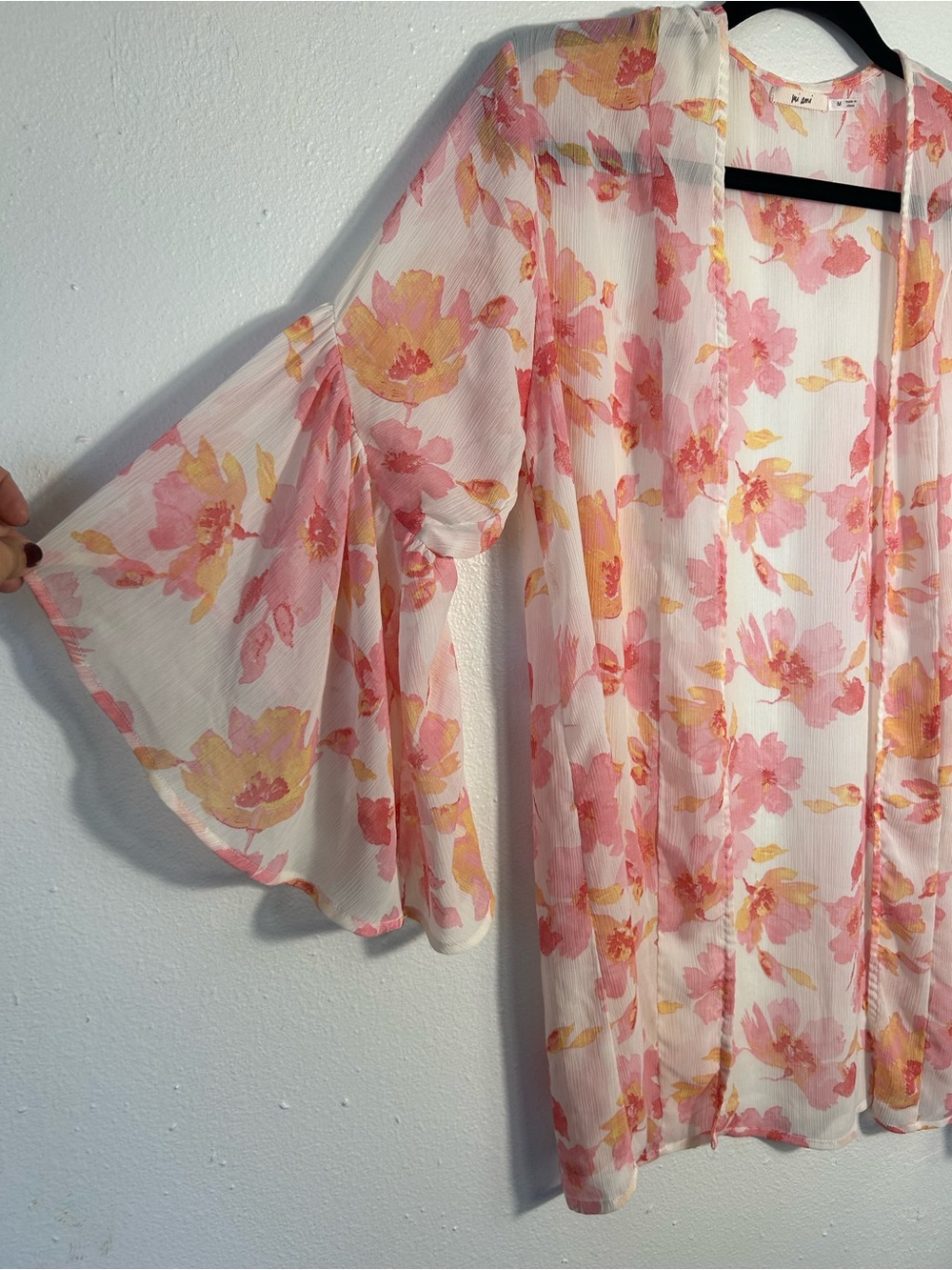 Mi Ami Francesca’s Floral Kimono Cardigan M Pink Sheer Chiffon Ruffle Sleeve - Picture 7 of 8